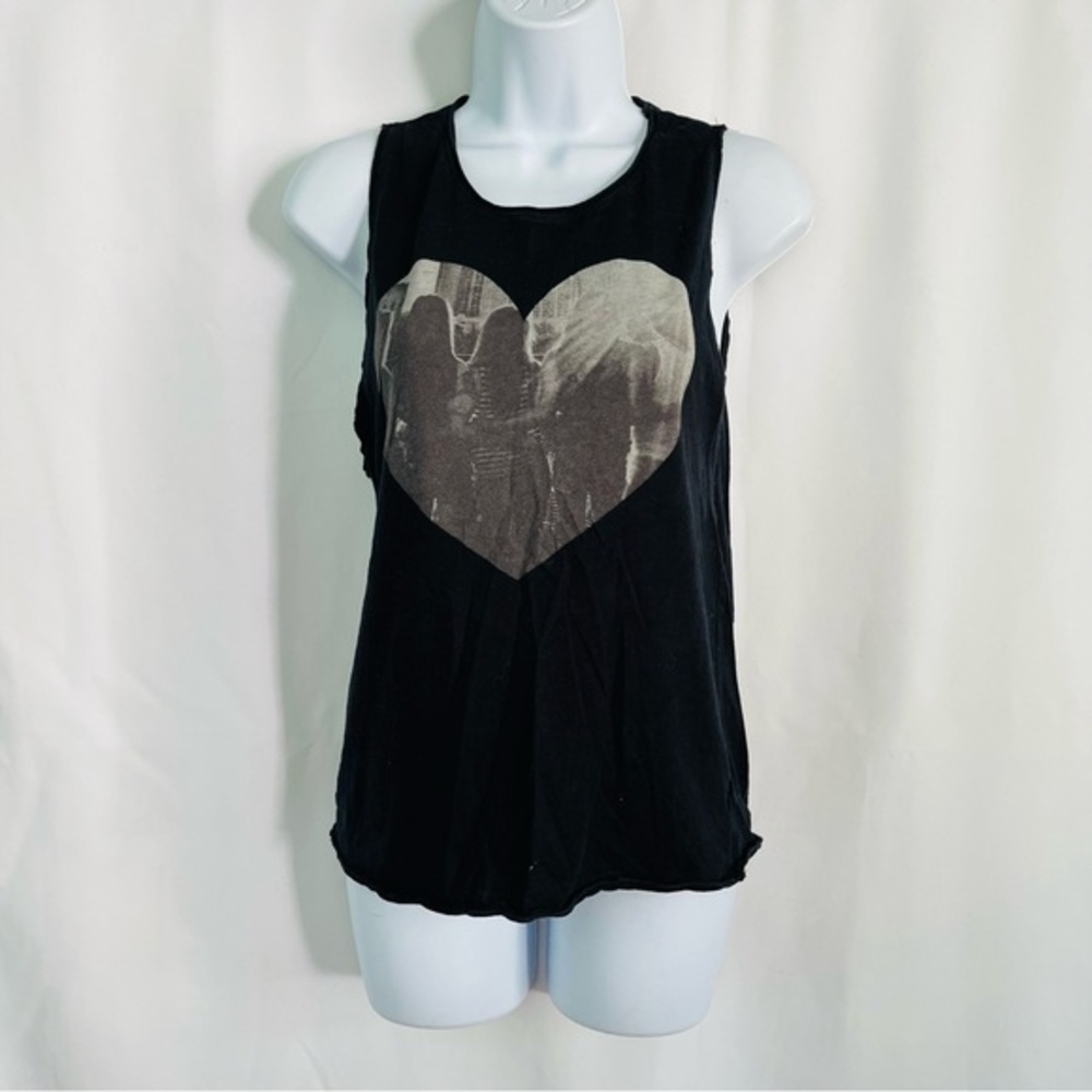 Heart Graphic Print Black Muscle Tank Top